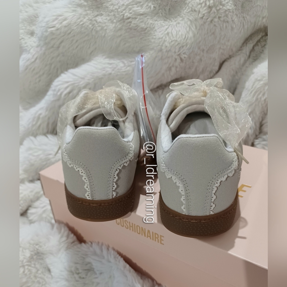 NIB Cushionaire Belinda Casual Sneakers Size 6.5W In Ivory W/ Extra Plain Laces - Picture 8 of 12